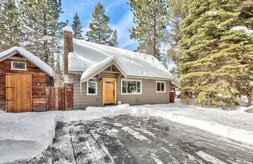 Tahoe Paradise House | Dancing Bear Cabin - Pet Friendly Sleeps 4 Totally cute
