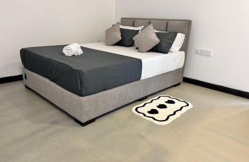 Hikkaduwa Hotel | Danish Crown Hotel