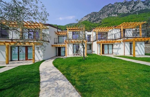 Gargnano Apartment | Dany' estate with water view