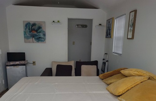 Ronda House | Dark Grey Tiny House unit 3