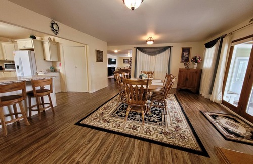 Cody House | Darling 3 bed 3 bath close to downtown