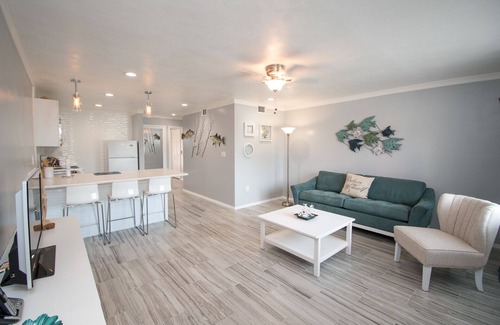 Belle Vista Condo | Darling Updated Condo Across the Street from Beach