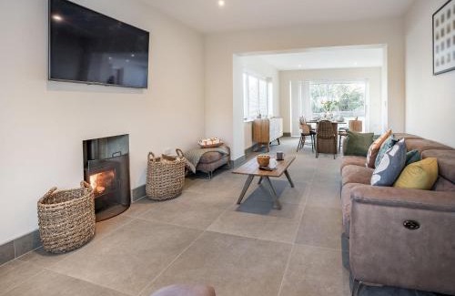 New Quay House | Dau Ddeg