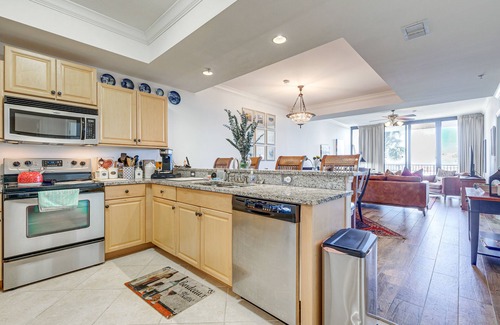 Dauphin Island Condo | Dauphin Island Condo: Beach & Hot Tub Access!