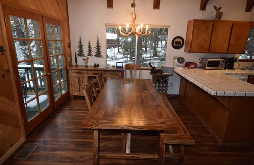 Dorrington Cabin | Dave's Den Large Game Room Loft, Close to Bear Valley, Outdoor Adventure