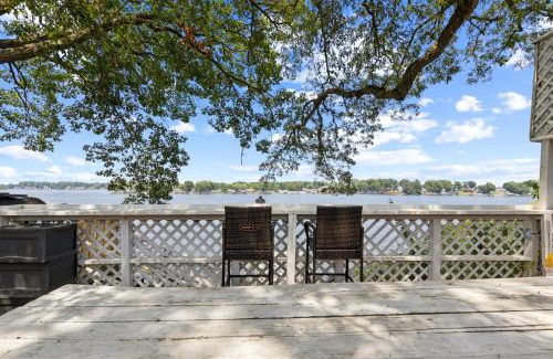 Monticello Hotel | Dave's Last Resort Poolside-Relaxing Cabin 3 Hotel Room