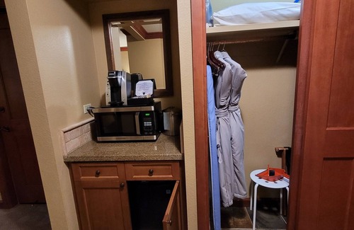 Olympic Valley Apartment | Dav’s Plush Ski-in/Ski-out Studio Condotel with Forest View @ 400 Squaw Creek Rd