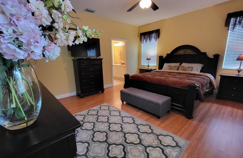 Duval House | Day Lillly Run Corner Home - Dog Friendly