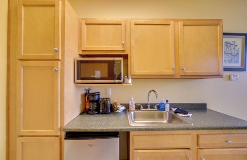 New Kensington Apartment | Day Trip to Pittsburgh: Comfy New Kensington Apt!