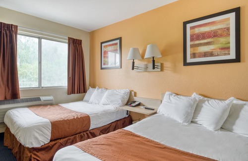 New Philadelphia Hotel | Days Inn by Wyndham New Philadelphia