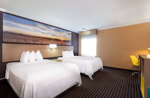 Anderson Hotel | Days Inn by Wyndham Anderson IN