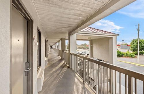 Bainbridge Hotel | Days Inn by Wyndham Bainbridge