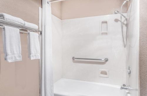 Bishop Hotel | Days Inn by Wyndham Bishop