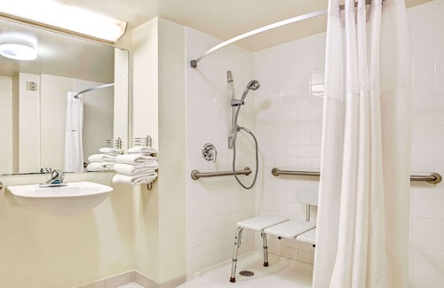 South Bradenton Hotel | Days Inn by Wyndham Bradenton - Near the Gulf