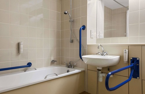 Brighouse Hotel | Days Inn by Wyndham Bradford M62