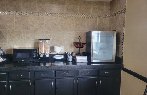 Collinsville Hotel | Days Inn by Wyndham Collinsville/St. Louis