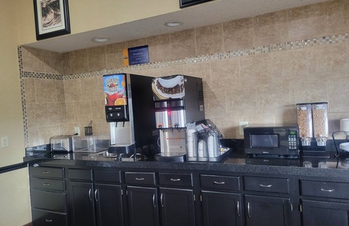 Collinsville Hotel | Days Inn by Wyndham Collinsville/St. Louis