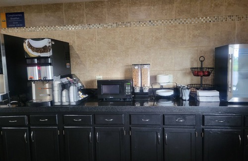 Collinsville Hotel | Days Inn by Wyndham Collinsville/St. Louis