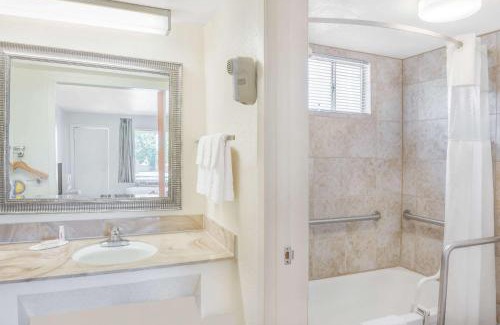 Deming Hotel | Days Inn by Wyndham Deming