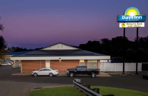 Dubuque Hotel | Days Inn by Wyndham Dubuque