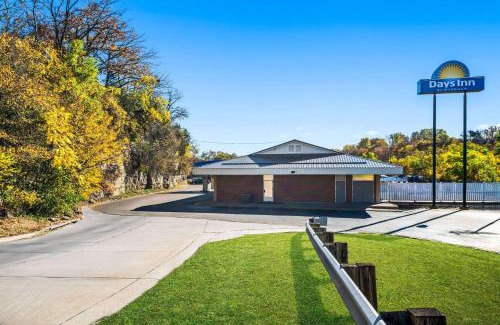 Dubuque Hotel | Days Inn by Wyndham Dubuque