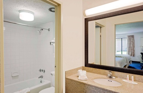 Easton Hotel | Days Inn by Wyndham Easton