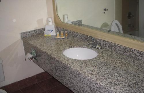 Cape Fear Hotel | Days Inn by Wyndham Fayetteville-South/I-95 Exit 49