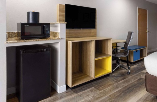 Greater Belhaven Hotel | Days Inn By Wyndham Jackson Downtown