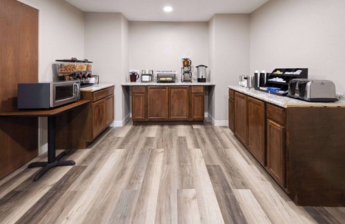 Greater Belhaven Hotel | Days Inn By Wyndham Jackson Downtown