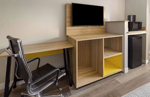 Greater Belhaven Hotel | Days Inn By Wyndham Jackson Downtown