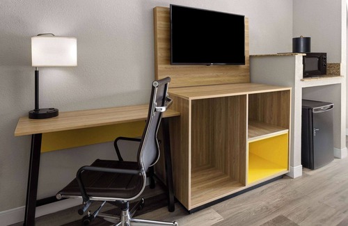 Greater Belhaven Hotel | Days Inn By Wyndham Jackson Downtown