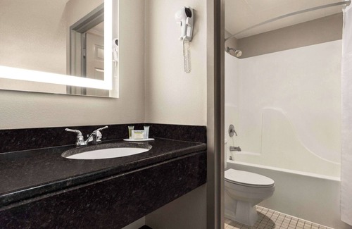 Kuttawa Hotel | Days Inn by Wyndham Kuttawa/Eddyville