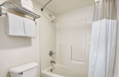 Lexington Hotel | Days Inn By Wyndham Lexington/Columbia