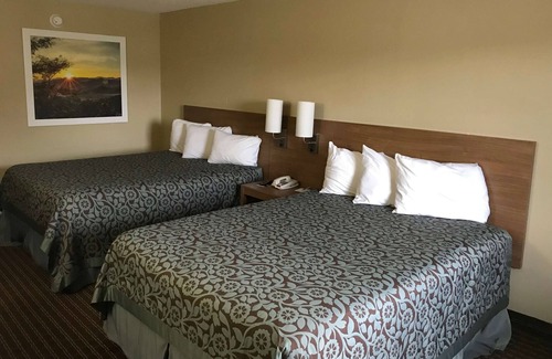 Lexington Hotel | Days Inn By Wyndham Lexington/Columbia