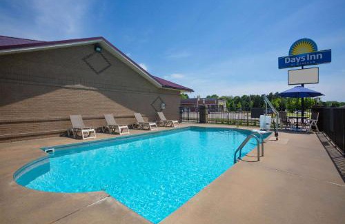 Lonoke Hotel | Days Inn by Wyndham Lonoke