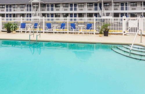 Madison Hotel | Days Inn by Wyndham Madison