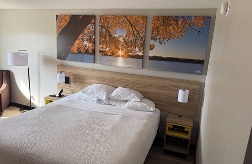 Muncie Hotel | Days Inn by Wyndham Muncie -Ball State University