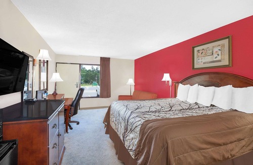 Newton Hotel | Days Inn by Wyndham Newton