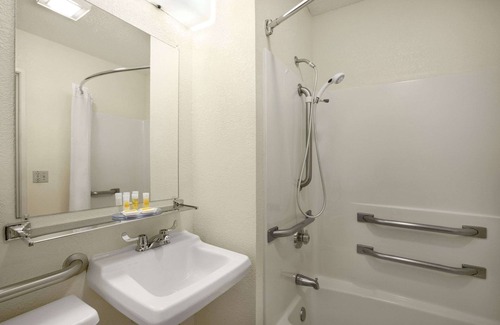 Oglesby Hotel | Days Inn by Wyndham Oglesby/Starved Rock