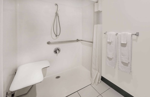 Osage Beach Hotel | Days Inn by Wyndham Osage Beach Lake of the Ozarks