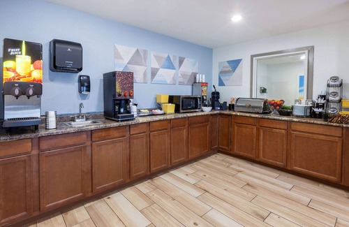 Sturtevant Hotel | Days Inn by Wyndham Sturtevant/Racine/Mount Pleasant