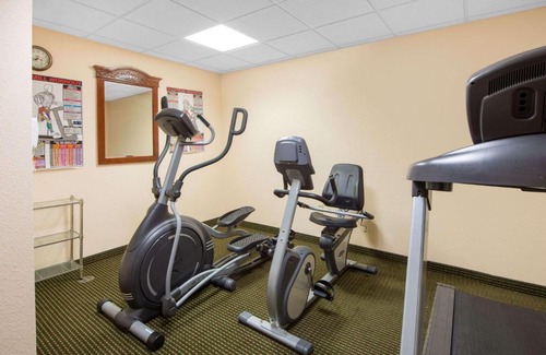 Sullivan Hotel | Days Inn by Wyndham Sullivan