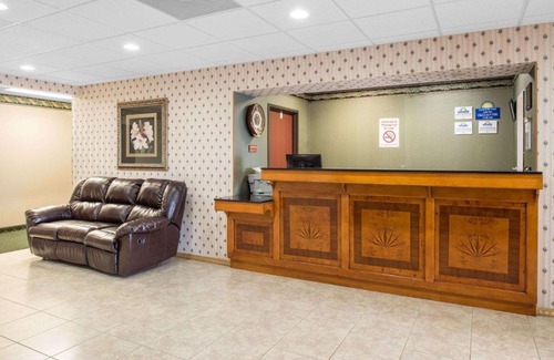 Sullivan Hotel | Days Inn by Wyndham Sullivan