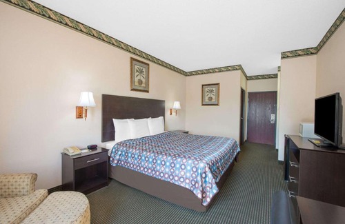 Sullivan Hotel | Days Inn by Wyndham Sullivan