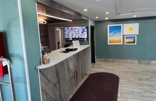 Clive Hotel | Days Inn by Wyndham West Des Moines - Clive