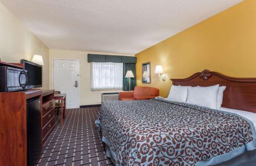 Warner Robins Hotel | Days Inn & Suites by Wyndham Warner Robins Near Robins AFB