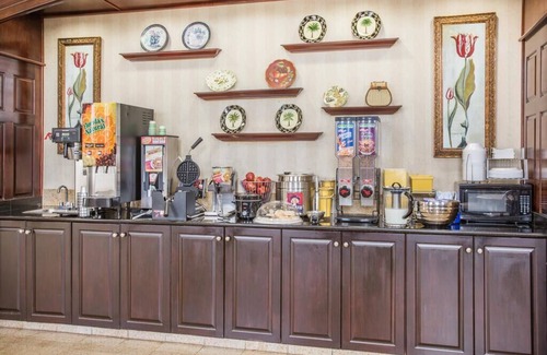 West Columbia Hotel | Days Inn & Suites by Wyndham Columbia Airport