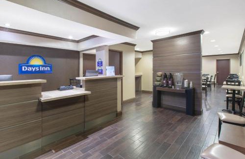 Arlington Hotel | Days Inn & Suites by Wyndham Arlington Near Six Flags
