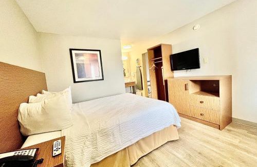 Arlington Hotel | Days Inn & Suites by Wyndham Arlington Near Six Flags