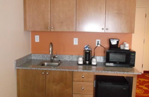 Caldwell Hotel | Days Inn & Suites by Wyndham Caldwell